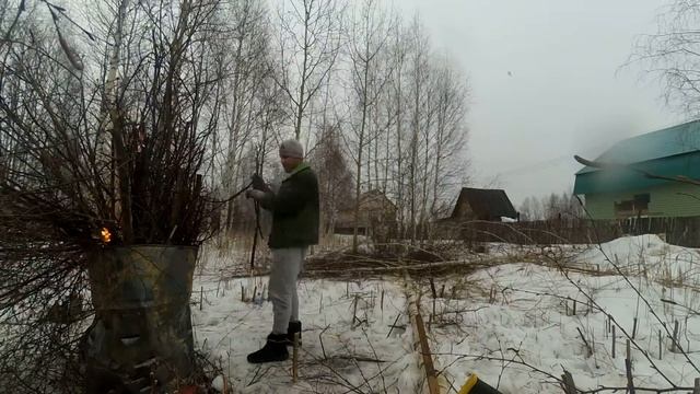 Расчистка участка от веток, сжигание веток, Timelapse смотреть онлайн