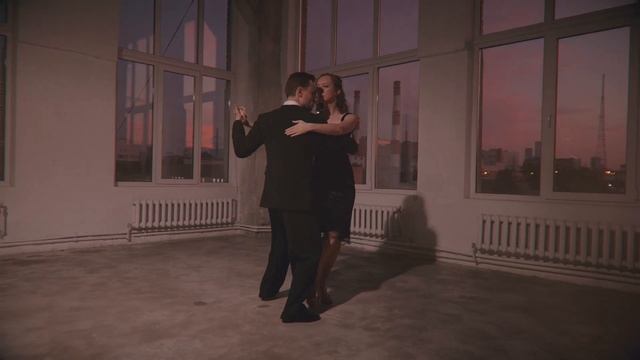 Argentine tango to the Schnittke music "Tango in a madhouse" смотреть онлайн