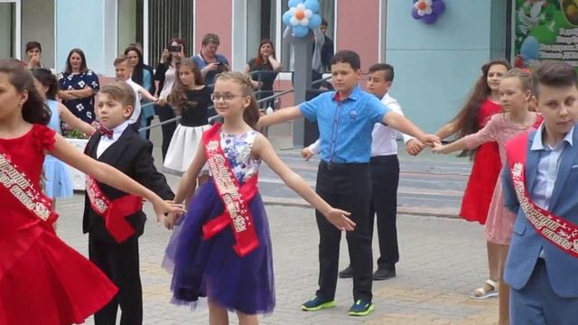 Вальс выпускников начальной школы Гимназии №21 г.Батайска смотреть онлайн