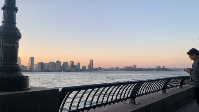 Battery park city Esplanade смотреть онлайн