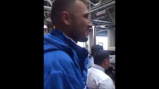 Cотрудники автосалона ТТС веселятся на фоне разбитых по их вине машин смотреть онлайн