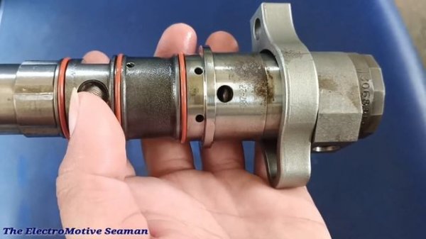 KTA-19 Cummins Engine Fuel Injector | The ElectroMotive Seaman
