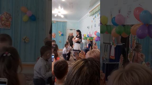 Танец с любимым воспитателем смотреть онлайн