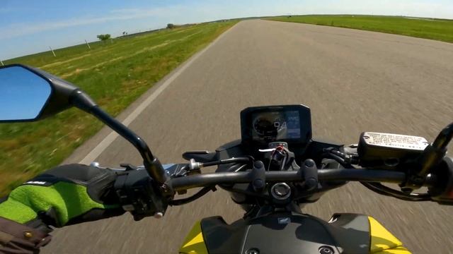The new HONDA HORNET 750 - Test Ride REVIEW on the RACING TRACK смотреть онлайн