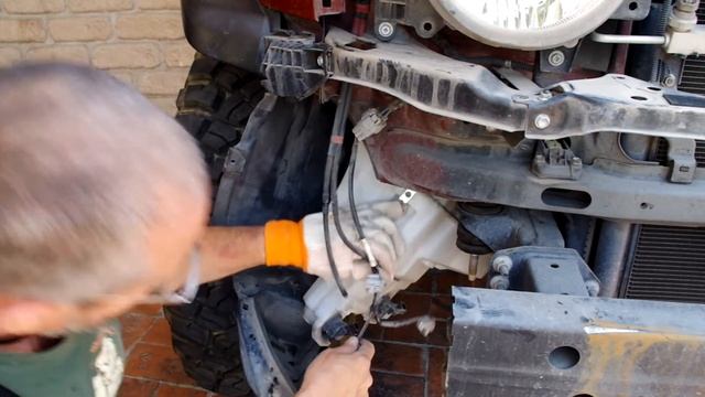 Rehubicación del tanque de limpiadores de la Toyota FJ Cruiser смотреть онлайн