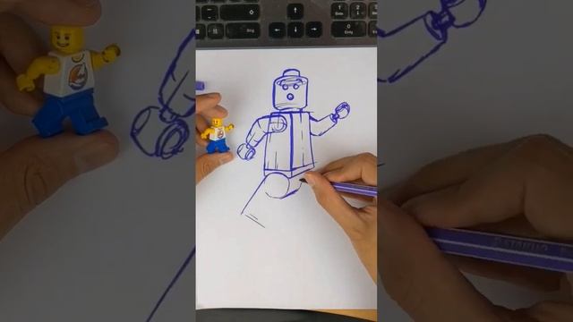 sketching a lego man by using a violet pen ✍? #designsketch #industrialdesign #sketching #drawing смотреть онлайн