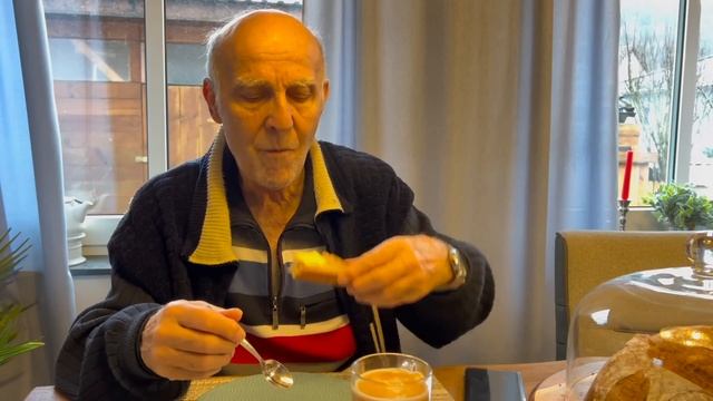 Раздача Хлеба как в Солдатской Столовой?любимый мой Папулик❤️ смотреть онлайн