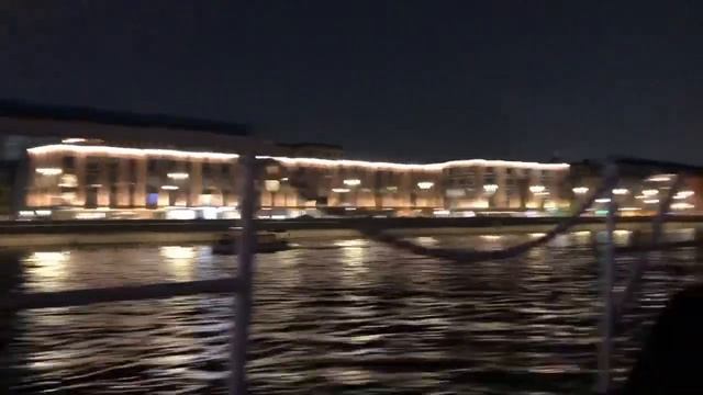 Прогулка на теплоходе ночью по Москве реке смотреть онлайн