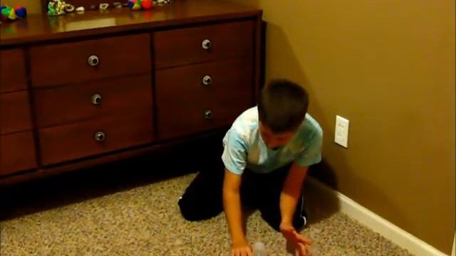 Easy Way to Learn Magic Trick: Disappearing Ball. (Tutorial) смотреть онлайн