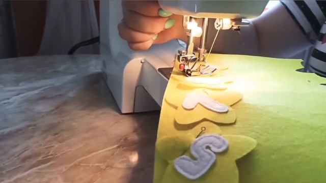 Как сшить страницу развивающей книги "Счет до 10" смотреть онлайн