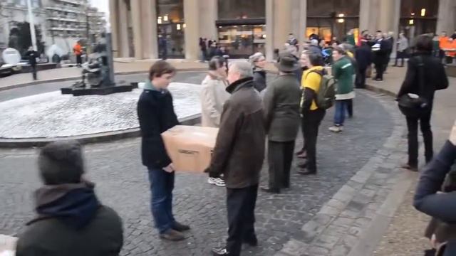 Массовая манифистация Франции 1 500 000 чел за запрет однополых браков смотреть онлайн