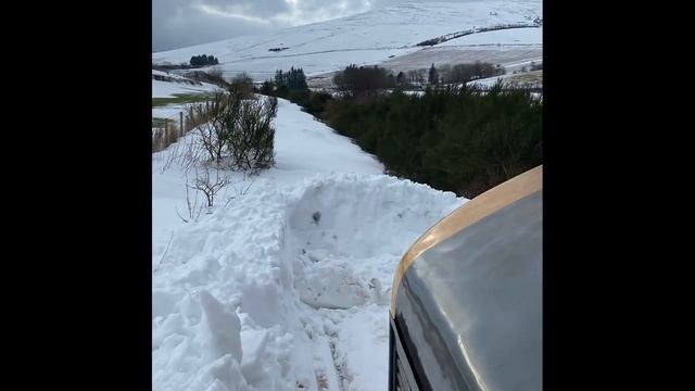 Class 37s clearing a snowdrift with independent snow ploughs at Huntly NE Scotland 16th Feb 2021 смотреть онлайн