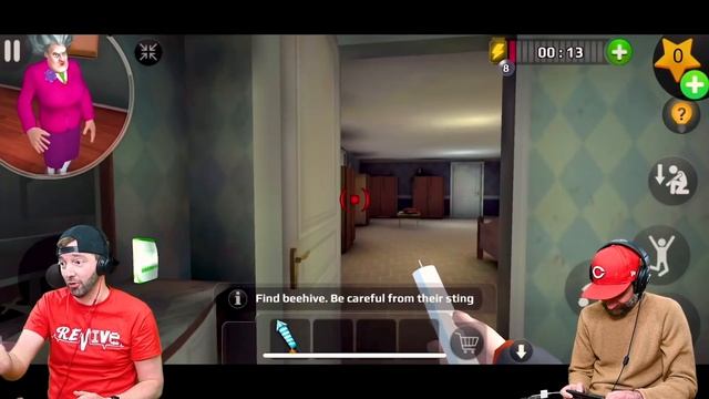 WE CRUSHED SCARY TEACHER WITH BEES! (Beat The Game?) смотреть онлайн