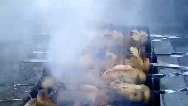 Шашлык из курицы и картошки НА МАНГАЛЕ ! смотреть онлайн