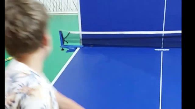 пробую играть разными ракетками в настольный теннис смотреть онлайн