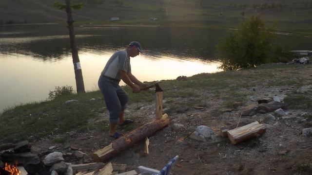 Рубить по-русски! Челентано отдыхает... (Малое море, о.Байкал) смотреть онлайн