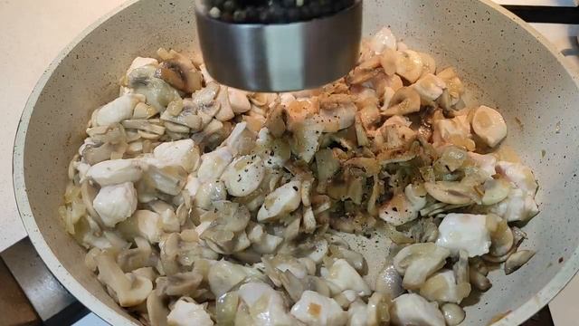 Открытый пирог-киш с курицей и грибами смотреть онлайн