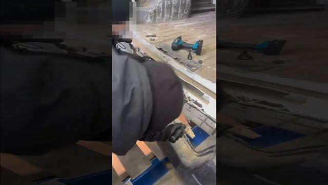 Іноземець втратив свою автівку через приховані в ній 400 пачок цигарок смотреть онлайн