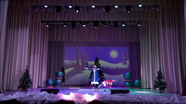 Зайцы№1. Эксцентрики "Расскажи, Снегурочка" Общий план.