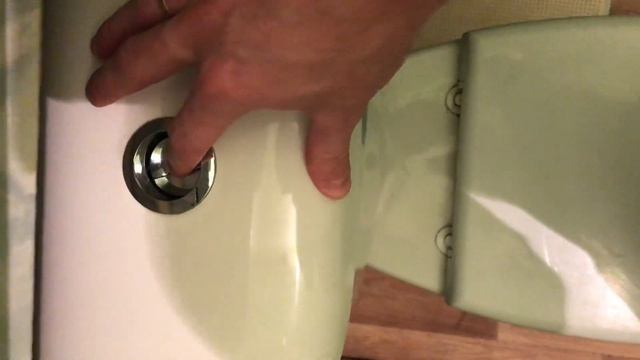 Как смыть воду в унитазе! смотреть онлайн