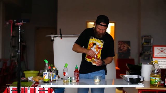 Wietnamska kanapka Banh Mi z rybą, szybkimi piklami i majonezem wasabi | Magiczny Składnik #9 смотреть онлайн