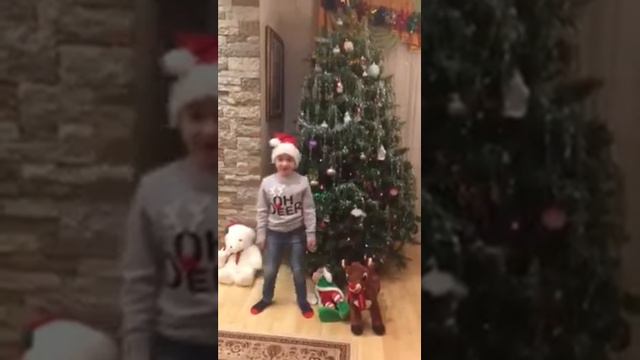 Ваня поёт jingle bells 12/31/17 смотреть онлайн