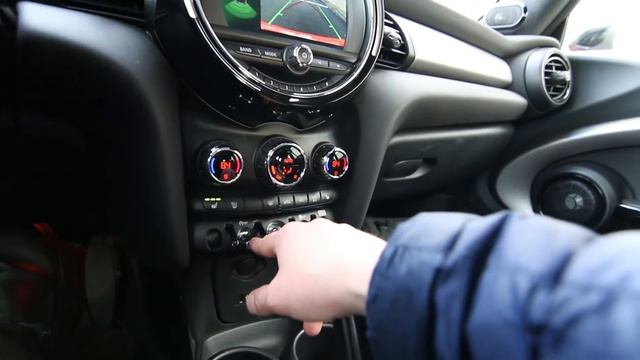 2020 MINI Hardtop 2 Door Cooper S with Signature Trim смотреть онлайн