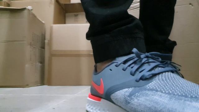 Nike Men's Odyssey React Flyknit 2 Running Shoes on feet смотреть онлайн