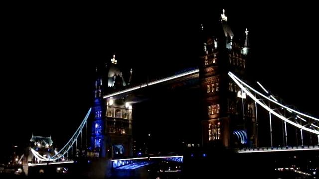 Tower Bridge light testing - London смотреть онлайн