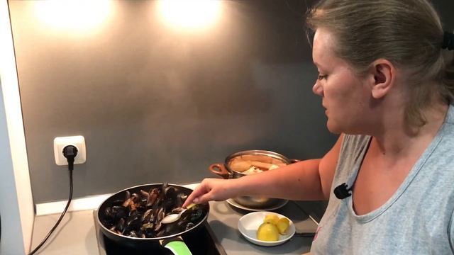 Готовим дома. Как быстро приготовить мидии