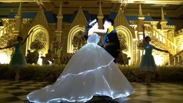 СВАДЬБА В СТИЛЕ ДИСНЕЙ! СВЕТЯЩЕЕСЯ ПЛАТЬЕ !!! смотреть онлайн
