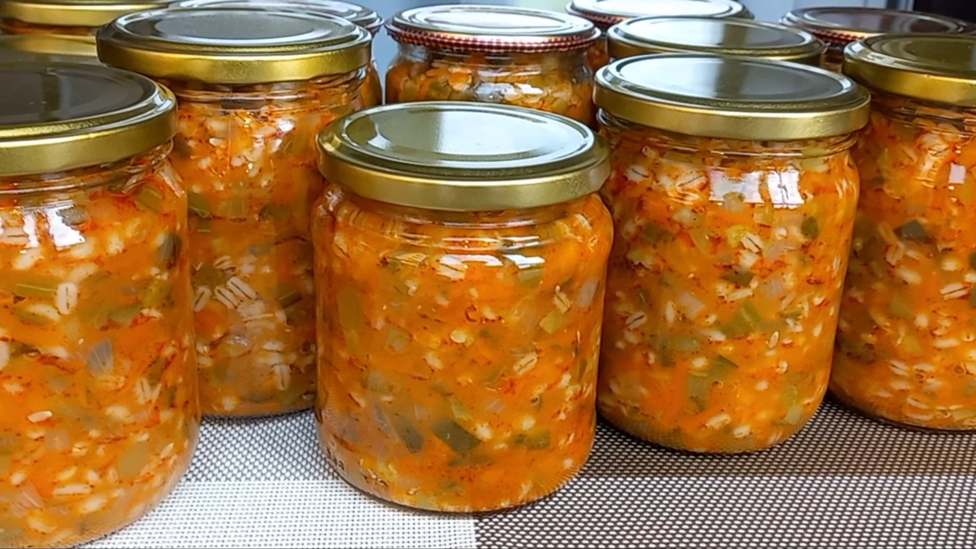 Суп Рассольник с перловкой на зиму в банках! Такая заправка для супа экономит время! смотреть онлайн