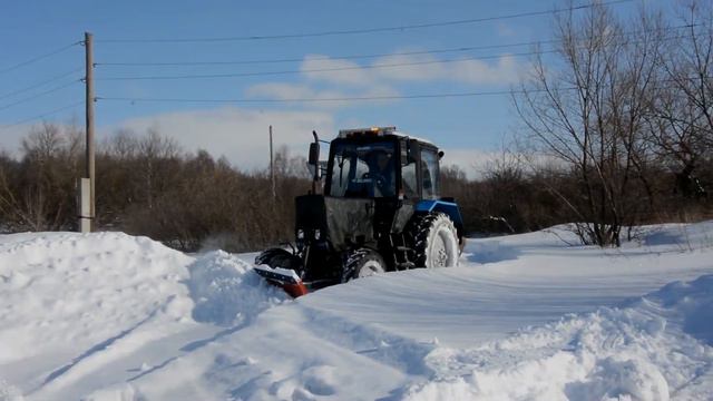 Чистка сельских дорог от снега на МТЗ-82/1 с Алексеем Спиридовичем смотреть онлайн