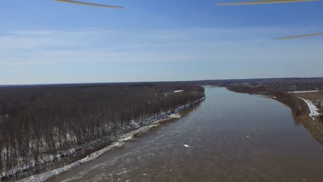 Тальменка и река Чумыш весной с высоты птичьего полета на Алтае смотреть онлайн
