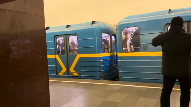 МАССОВАЯ РАКЕТНАЯ АТАКА НА КИЕВ 2 ЯНВАРЯ 2024❗️СИДИМ В МЕТРО 4 ЧАСА… смотреть онлайн
