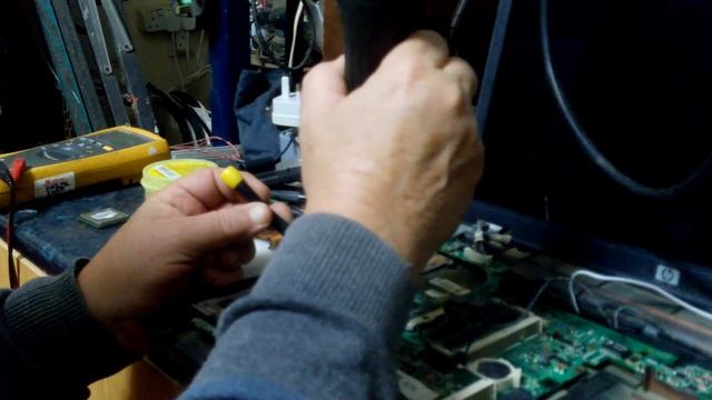 HP Compaq 6715S Laptop PC .Power On, Fan Spins, No Display смотреть онлайн
