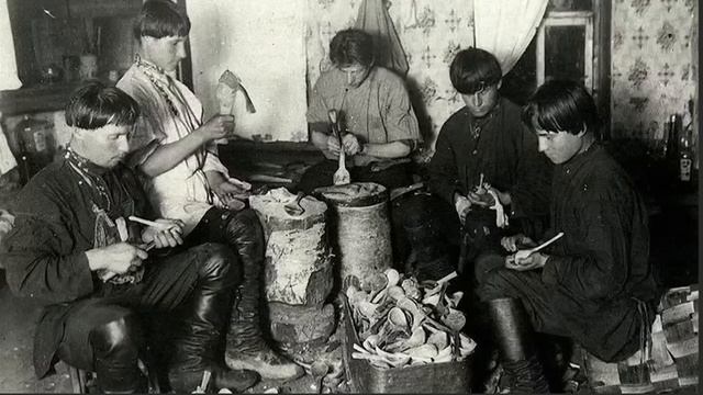 ГОРЫ Детских Игрушек Старые Фотографии все бросили и ушли заброшенная деревня смотреть онлайн