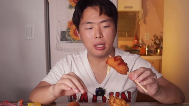 КОРЕЯ ОТКРЫВАЕТСЯ?! Лучшие Хотдоги в Корее! Мукбанг смотреть онлайн