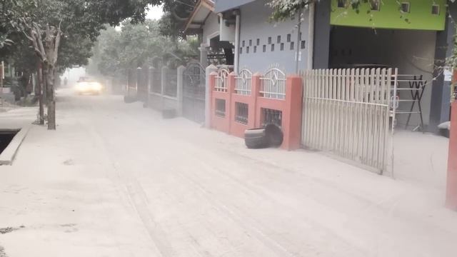 Yogyakarta after the Eruption of Mount Kelud in East Java 2014, Part 1 смотреть онлайн