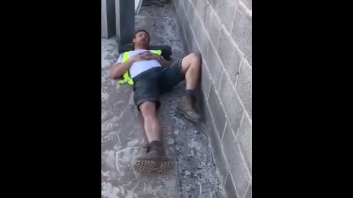 На стройке без каски смотреть онлайн