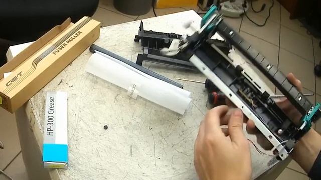 Разборка принтера HP LJ P2014. Не качественная печать. Подача бумаги в принтере не работает. смотреть онлайн