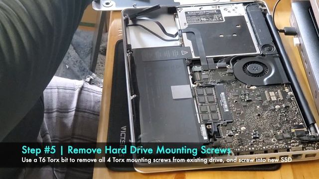 Installing An SSD & Memory in a 2009 MacBook Pro 13" смотреть онлайн