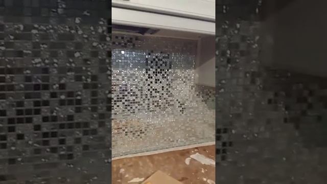 Эпоксидная затирка на фоне зеркальной мозаики смотреть онлайн