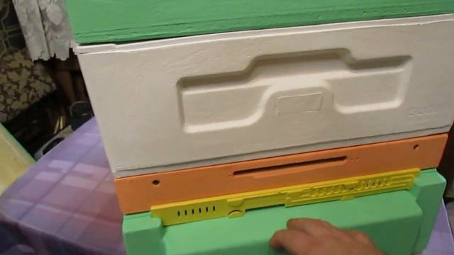 как я улучшаю конструкцию улья Нижегородец , для своей пасеки, добавляя изделия фирмы BenenHaus смотреть онлайн