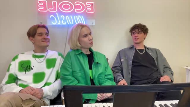 🔘 [#Стрим] • #Иван_Стариков (@ivanstarmusic) 👱 & @ecolemusic_🎵 → #отвечают #на #вопросы | 24.02.202