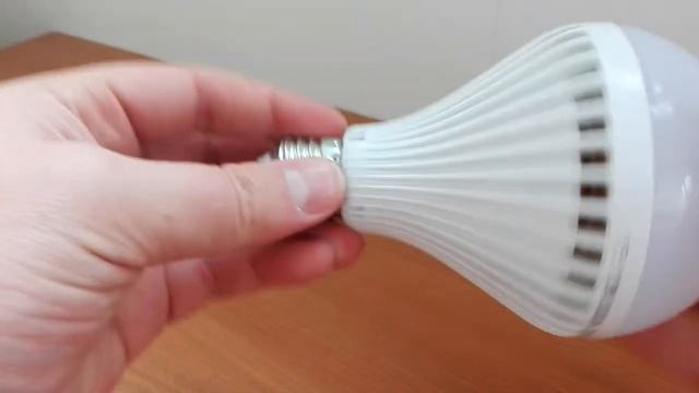 LED Лампа с цоколем E27 и мощностью 12W (95W) смотреть онлайн