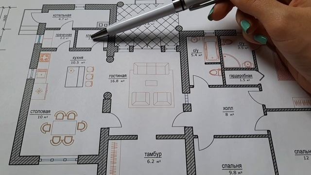 План одноэтажного дома с тремя спальнями.