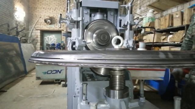 Фланжировочный отбортовочный кромкогибочный станок для днищ смотреть онлайн