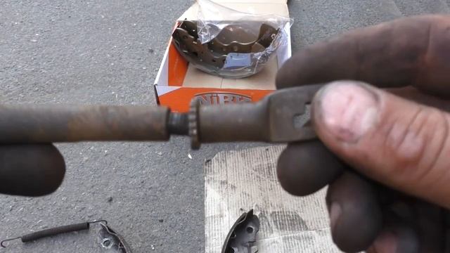 Замена задних колодок и амортизаторов Ниссан альмера классик 2010 года смотреть онлайн