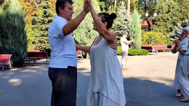 А ПОНАД ГОРАМИ! ТАНЦЫ ХАРЬКОВ УКРАИНА АВГУСТ 2023 смотреть онлайн